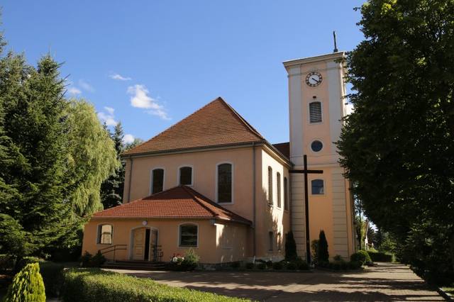 Kościół – Parafia św. Michała Archanioła, Dobrzany