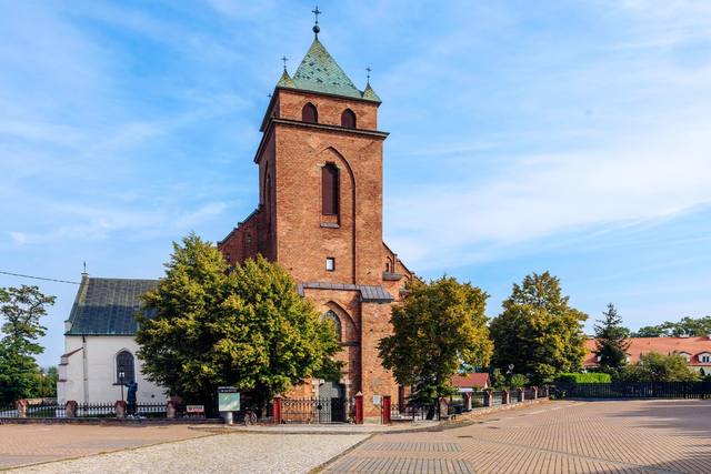 Kościół – Parafia Św. Anny, Różan