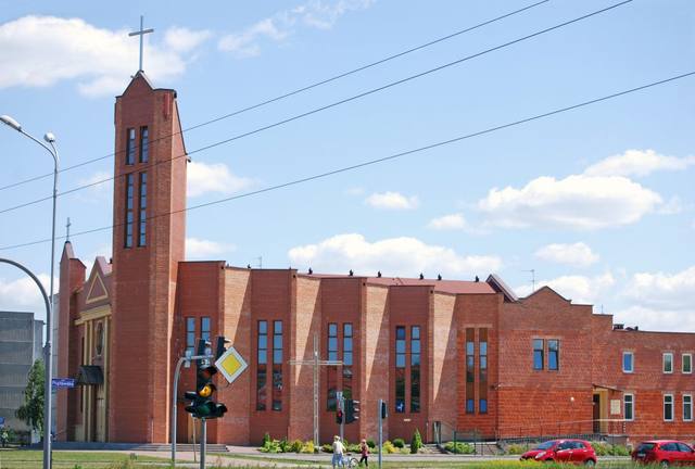 Kościół – Parafia Trójcy Przenajświętszej, Pabianice