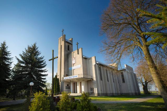 Kościół – Parafia Wniebowzięcia Najświętszej Maryi Panny, Łazówek