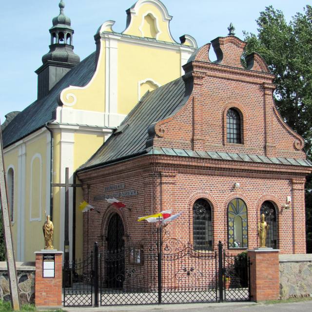 Kościół – Parafia Trójcy Świętej, Dobrów