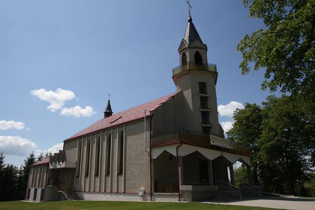 Kościół – Parafia Matki Bożej Różańcowej, Zawalów