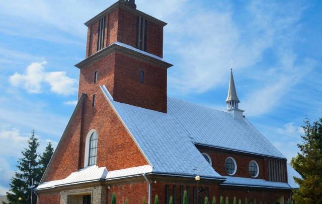 Kościół – Parafia Wniebowzięcia Najświętszej Maryi Panny, Trzciana
