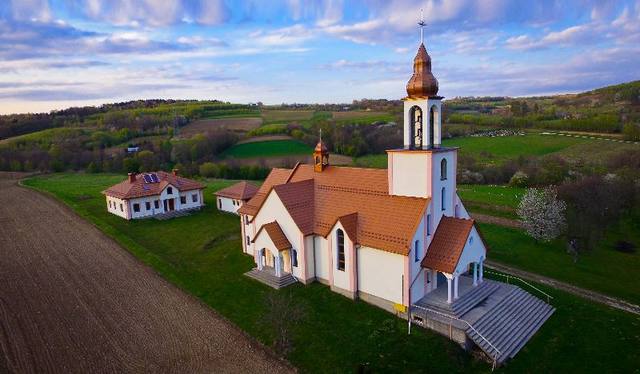 Kościół – Parafia Matki Bożej Nieustającej Pomocy, Sowina