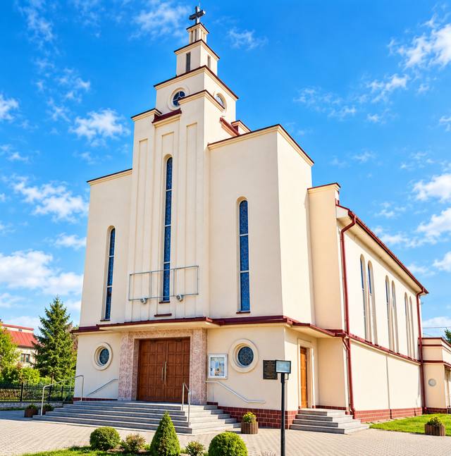 Kościół – Parafia Matki Bożej Królowej Polski, Strażów