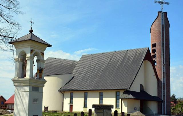 Kościół – Parafia Najświętszej Maryi Panny Królowej Polski, Świniarsko