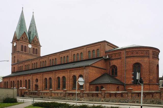 Kościół – Parafia Wszystkich Świętych, Brusy