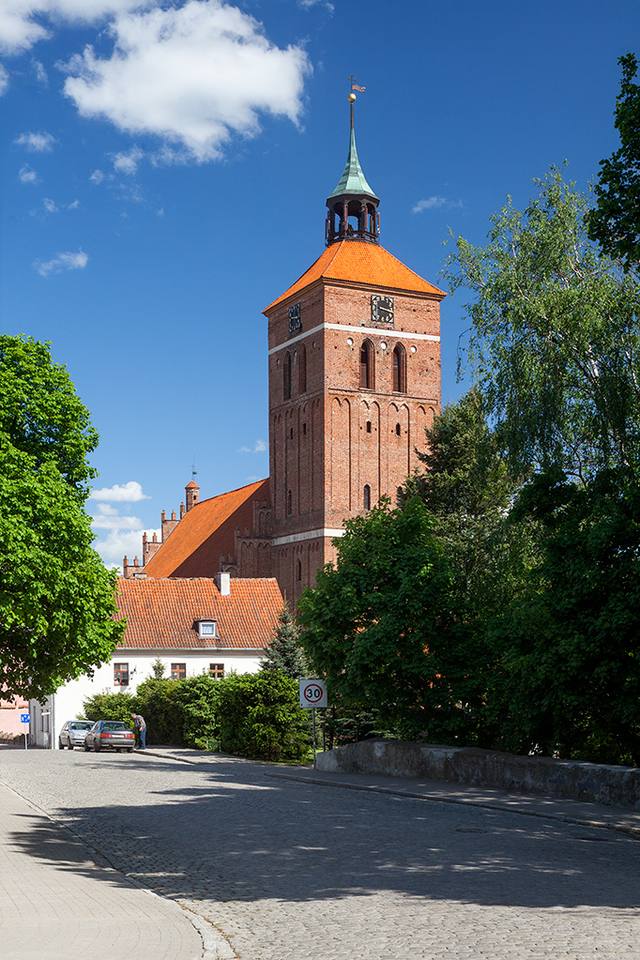 Kościół – Parafia Świętych Apostołów Piotra i Pawła, Reszel