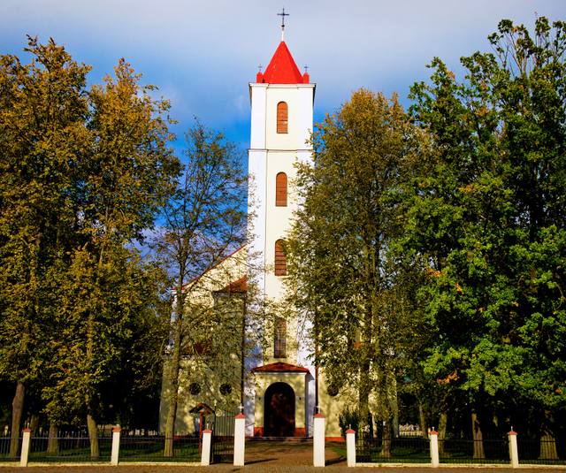 Kościół – Parafia Trójcy Świętej, Huszcza