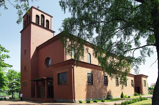 Kościół – Parafia Najświętszego Serca Pana Jezusa, Brodnica Górna