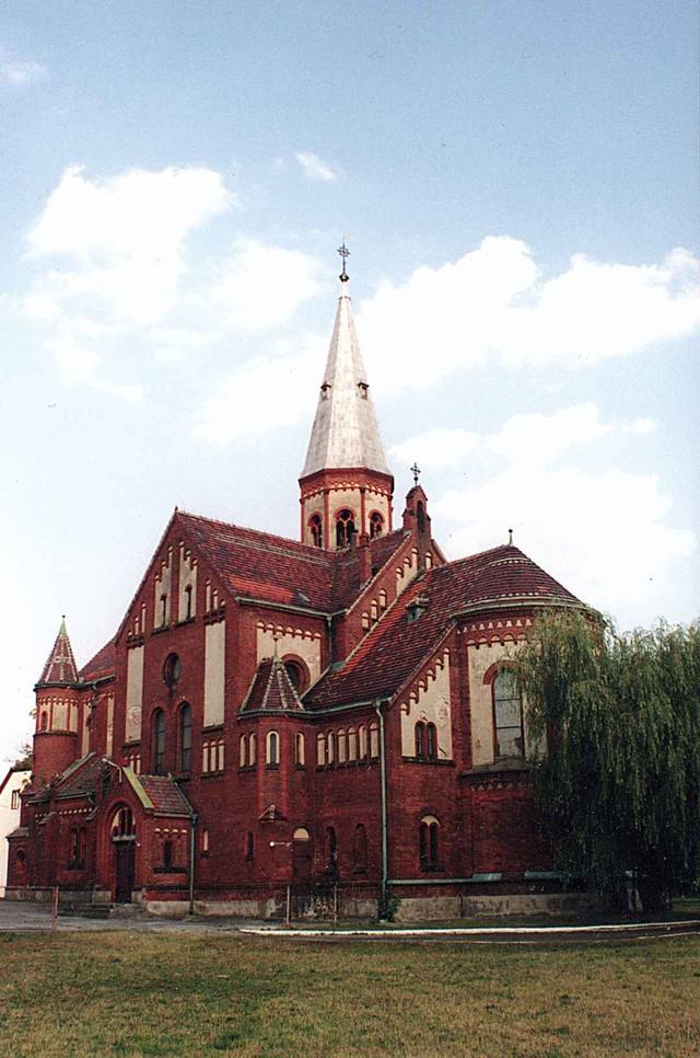 Kościół – Parafia Wniebowzięcia Najświętszej Maryi Panny, Lewin Brzeski