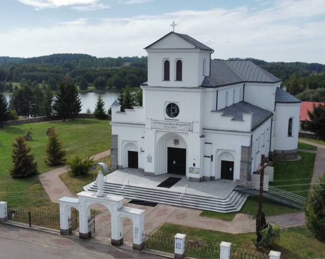 Kościół – Parafia Narodzenia Najświętszej Marii Panny, Przerośl