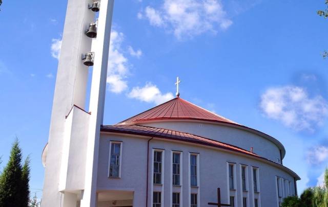 Kościół – Parafia Zmartwychwstania Pańskiego, Kiełków