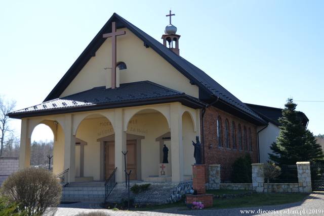 Kościół – Parafia Świętych Apostołów Piotra i Pawła, Pawłów k. Szydłowca