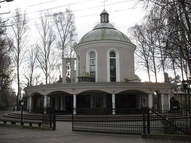 Kościół – Parafia Narodzenia NMP, Komorów