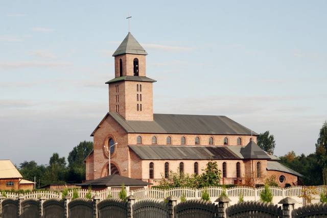 Kościół – Parafia Świętej Faustyny Kowalskiej, Łask