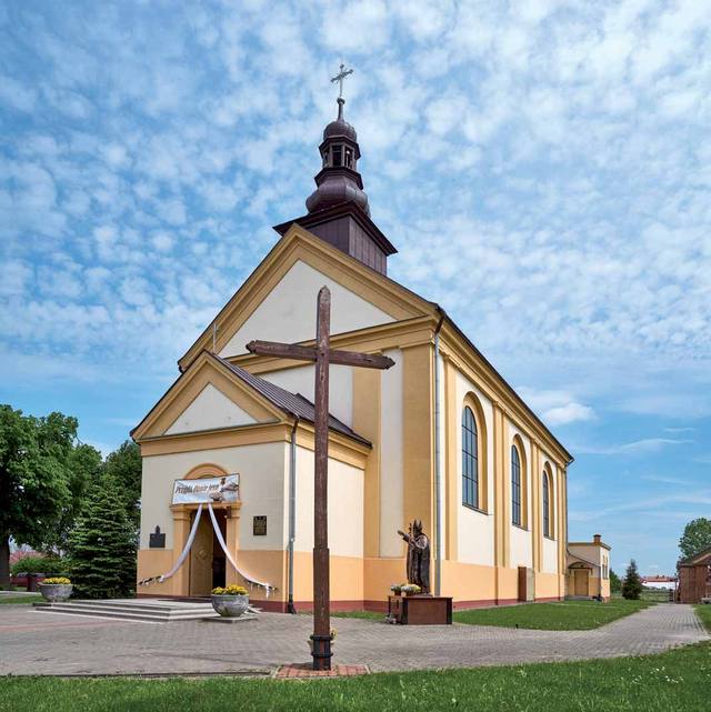 Kościół – Parafia Św. Gertrudy i św. Michała Archanioła, Tarnobrzeg – Wielowieś