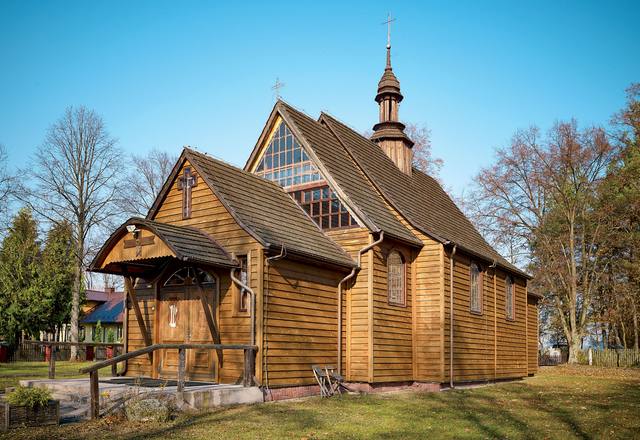 Kościół – Parafia Św. Wojciecha Biskupa i Męczennika, Momoty Górne
