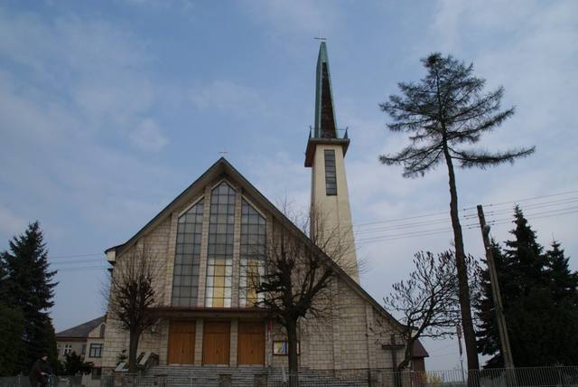 Kościół – Parafia Matki Boskiej Anielskiej, Łączany
