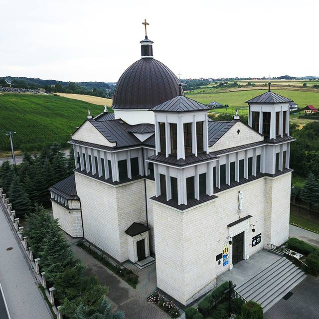 Kościół – Parafia Najświętszej Maryi Panny Królowej Polski, Michałowice