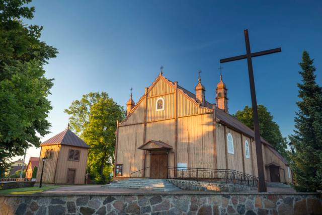 Kościół – Parafia Świętej Doroty Dziewicy i Męczennicy, Domanowo