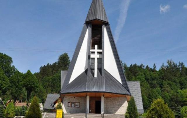 Kościół – Parafia Narodzenia Najświętszej Maryi Panny, Sromowce Niżne