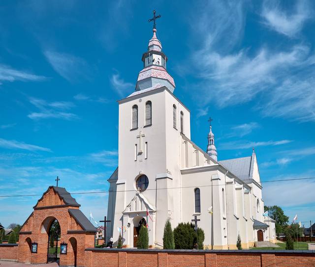 Kościół – Parafia Matki Boskiej Częstochowskiej, Dzwola