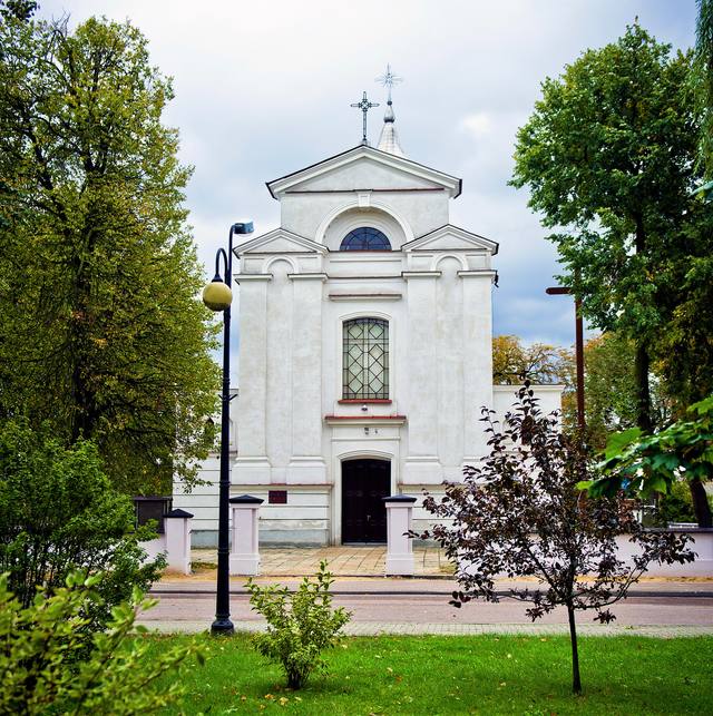 Kościół – Parafia Podwyższenia Krzyża Świętego, Adamów