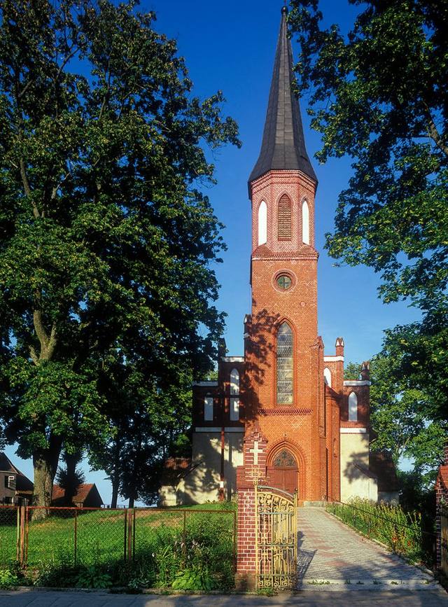 Kościół – Parafia Świętej Marii Magdaleny, Pieszkowo