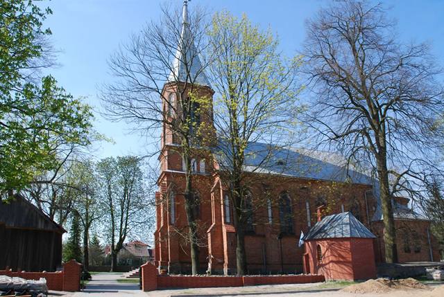 Kościół – Parafia Św. Wojciecha B.M., Uhowo