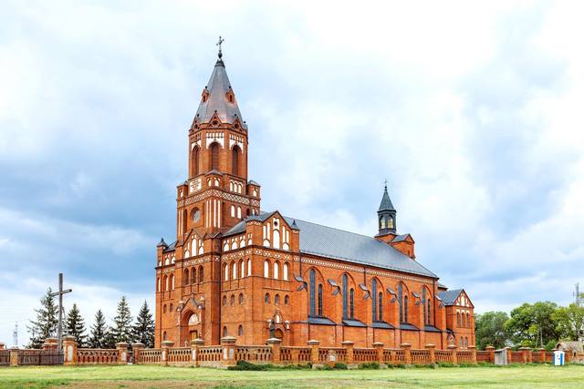 Kościół – Parafia Zmartwychwstania Pańskiego, Kuczyn