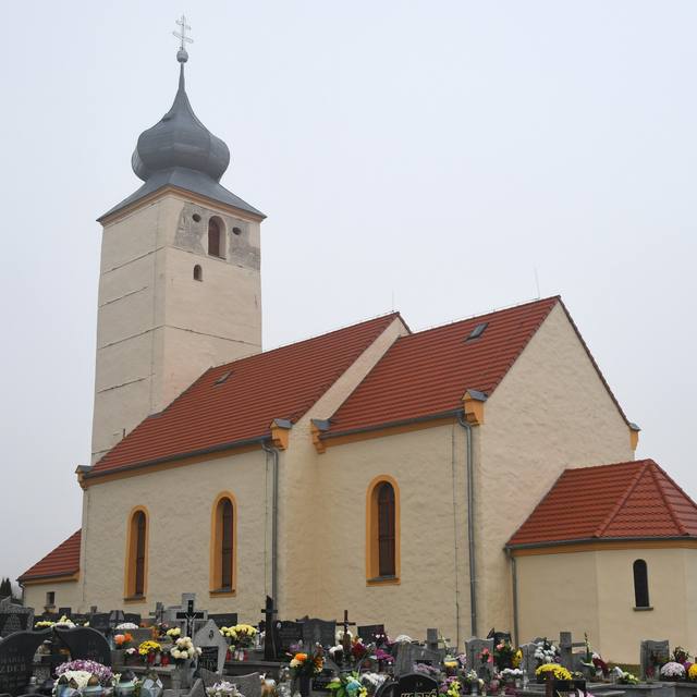 Kościół – Parafia Świętej Rodziny, Gostków