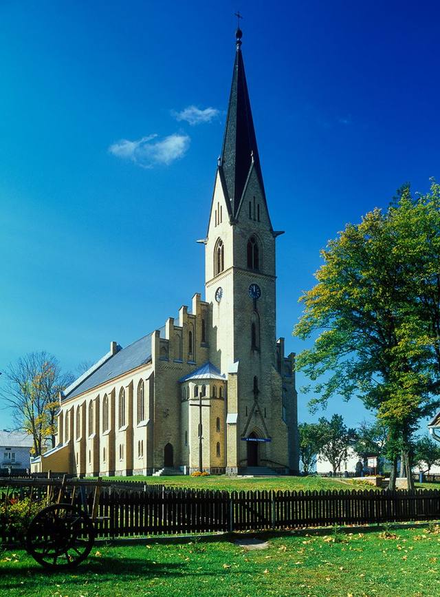 Kościół – Parafia Świętej Marii Magdaleny, Rozogi