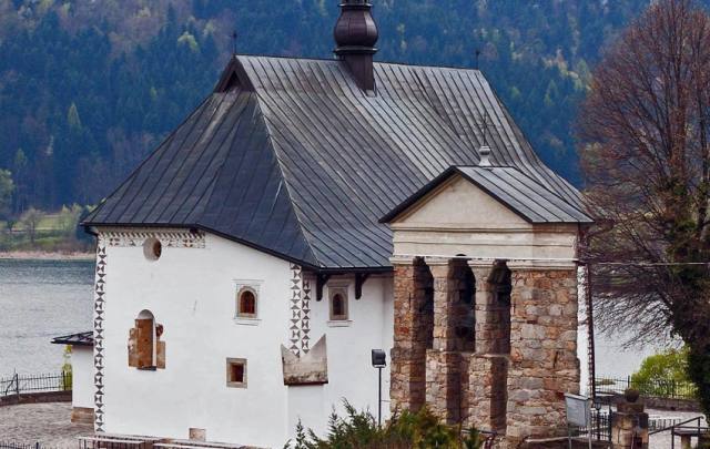 Kościół – Parafia Świętych Pustelników Andrzeja Świerada i Benedykta, Tropie