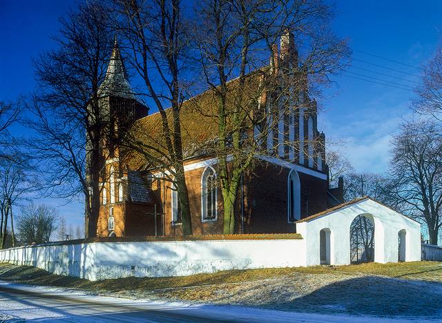 Kościół – Parafia Świętej Anny i Świętego Jerzego, Radostowo