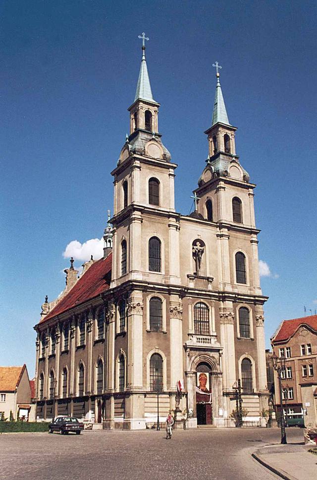Kościół – Parafia Podwyższenia Krzyża Świętego, Brzeg