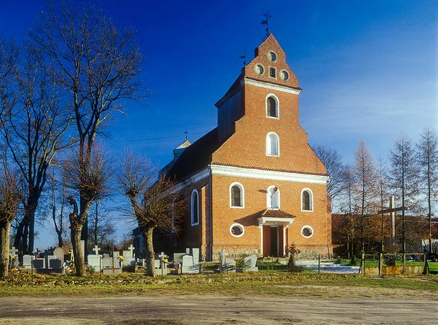 Kościół – Parafia Najświętszej Trójcy, Chruściel