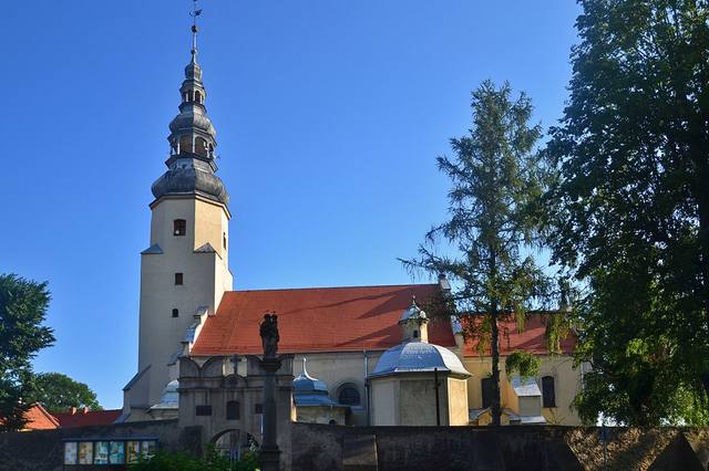 Kościół – Parafia Świętych Apostołów Piotra i Pawła, Zwrócona