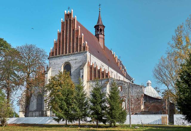 Kościół – Parafia Św. Apostołów Piotra i Pawła, Beszowa