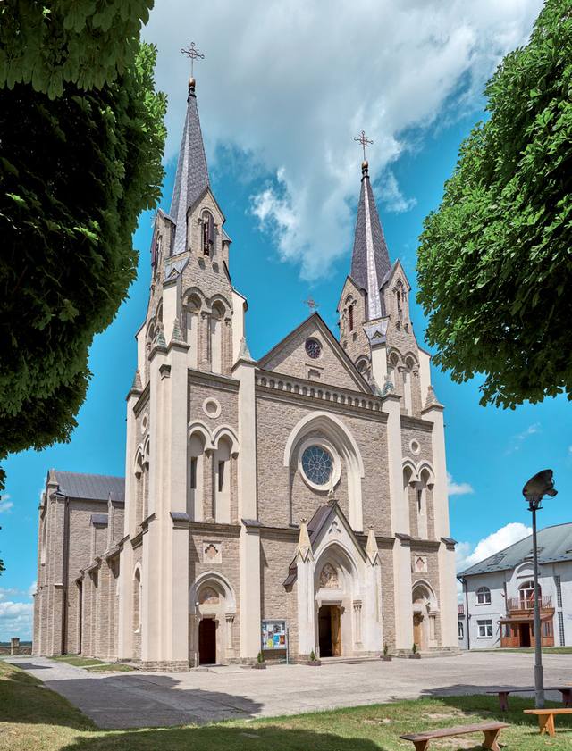 Kościół – Parafia Narodzenia Najświętszej Maryi Panny, Sulisławice