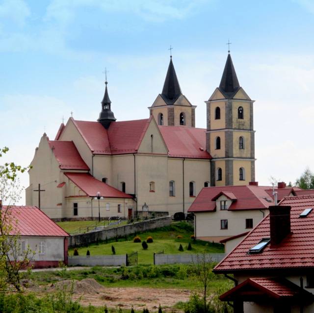Kościół – Parafia Świętych Apostołów Piotra i Pawła, Gowarczów