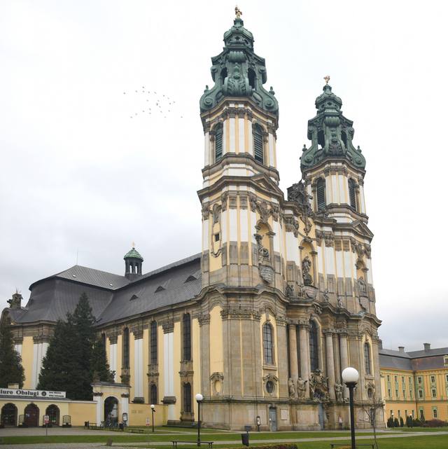 Kościół – Parafia Wniebowzięcia Najświętszej Maryi Panny, Krzeszów