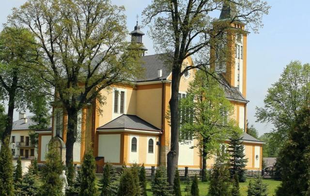 Kościół – Parafia Wszystkich Świętych i Niepokalanego Serca NMP, Straszęcin